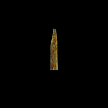 Load image into Gallery viewer, Kyara Worm Wand (奇楠虫漏) - 1.09g